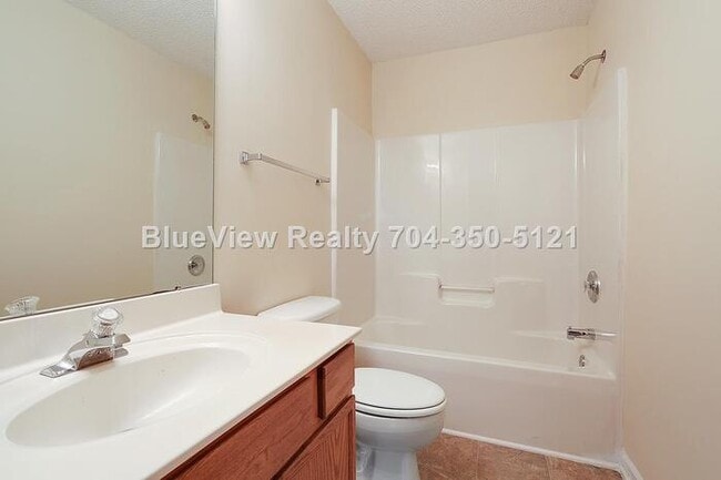 Building Photo - Beaufiful Townhouse 2 bed 1.5 bath in Monroe