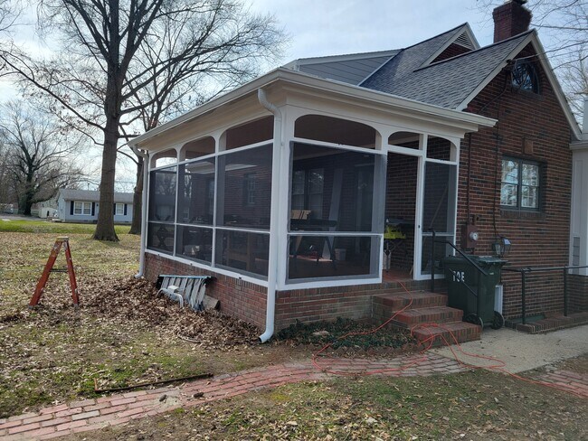 Building Photo - 126 Tred Avon Ave