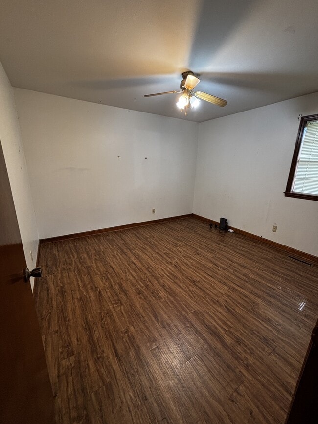 Building Photo - 307 N Central St