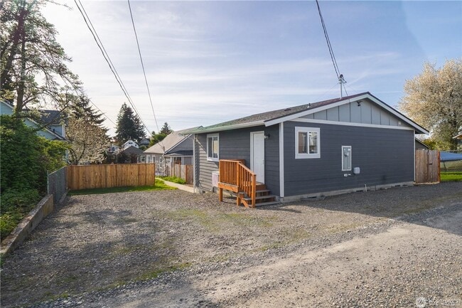 Building Photo - Cozy house close to amenities easy access to St Joe, Tacoma General