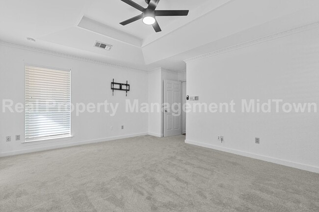 Building Photo - 2707 Edinboro Dr