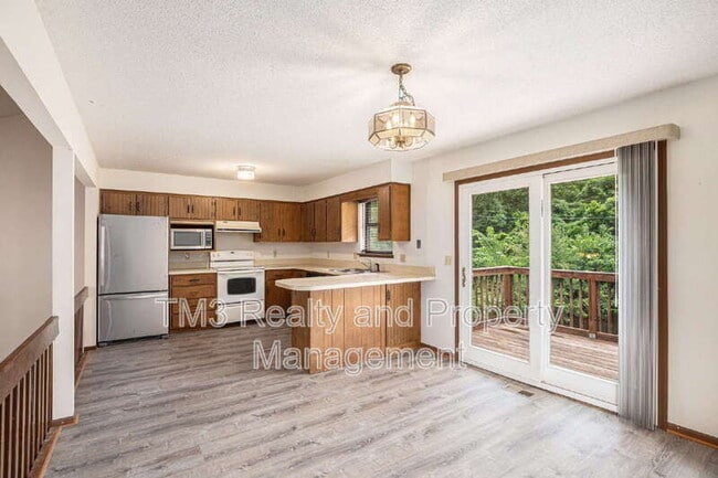 Building Photo - 2409 S 17th Terrace