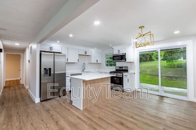 Building Photo - 722 Castro Ln