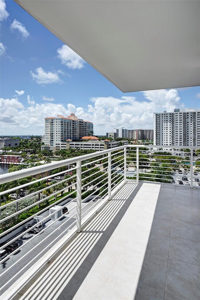 Building Photo - 2831 N Ocean Blvd