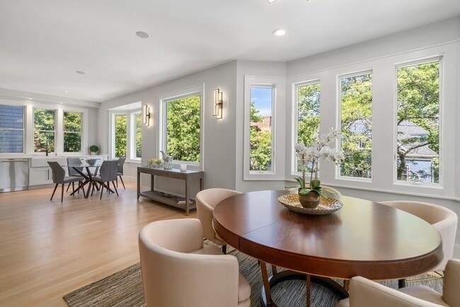 Building Photo - 89 University Rd