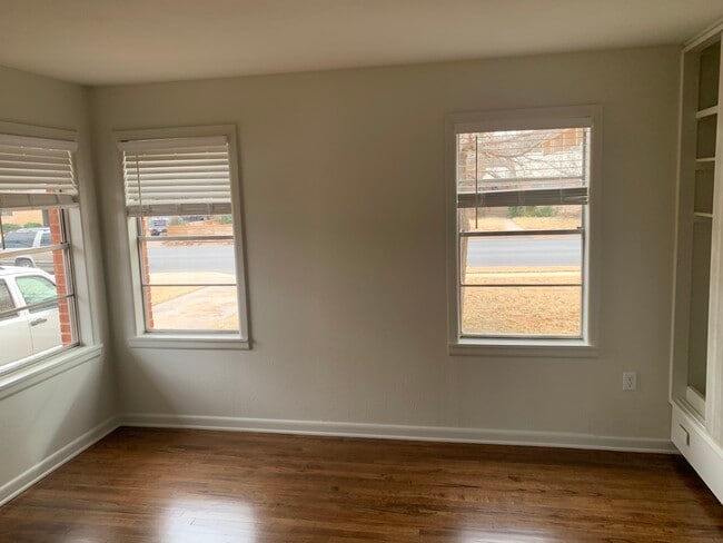 Building Photo - 1806 W Louisiana Ave