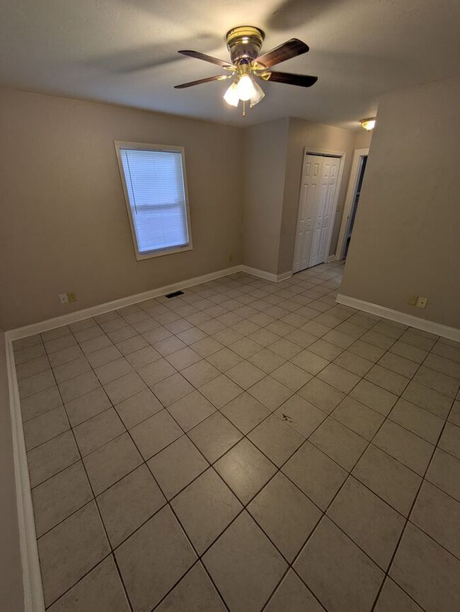 Building Photo - 3BD/2BA Home in Hickory