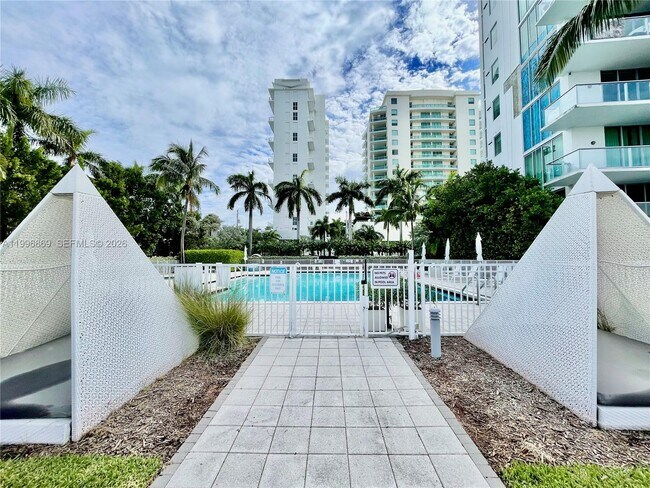 Building Photo - 7928 East Dr