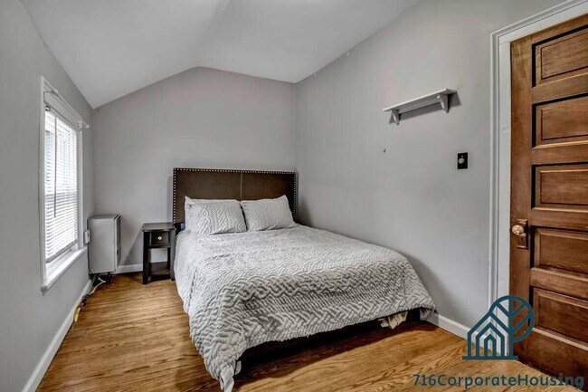 Building Photo - Furnished 1-Bedroom Upper Apartment on Prospect Ave