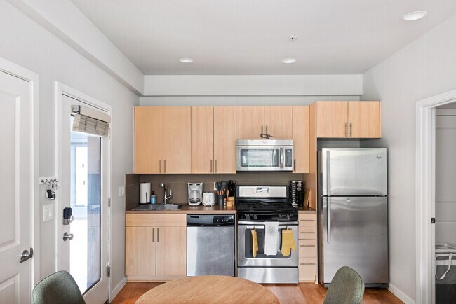 Building Photo - 1607 NW Davis St