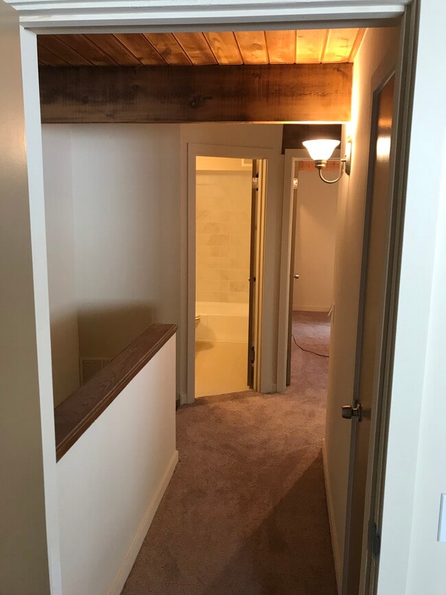 Building Photo - 811 S La Grange Rd