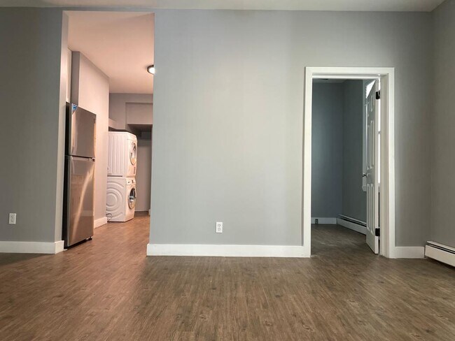 Building Photo - 418 3rd St