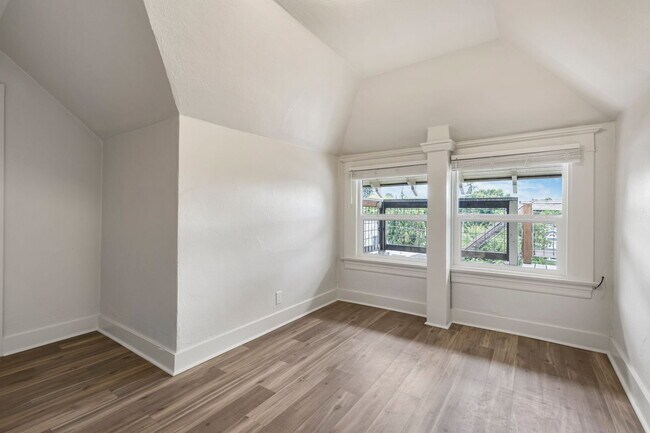 Building Photo - 1231 NW 25th Ave