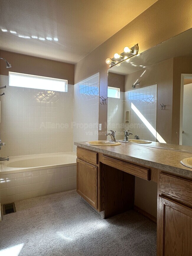 Building Photo - 8131 Oliver Rd