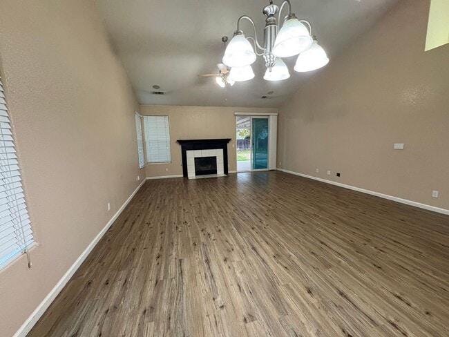 Building Photo - 3 Bedroom Home