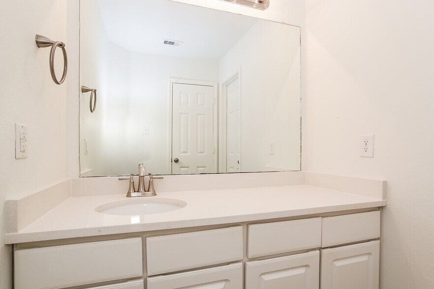 Building Photo - 9969 Kingfisher Dr