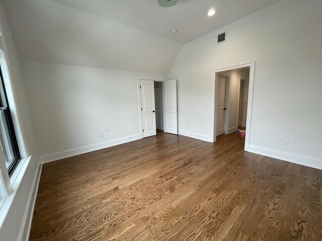 Building Photo - 119 Woodbine Cir