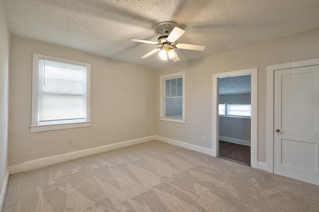Building Photo - Great 4 Bedroom in 16th st Heights