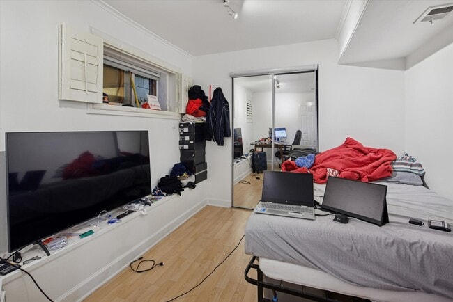 Building Photo - 1950 N Hudson Ave