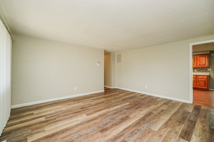 Building Photo - 333 Brownstone Dr