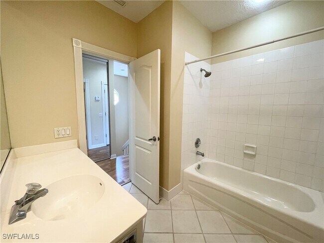 Building Photo - 5325 Cove Cir