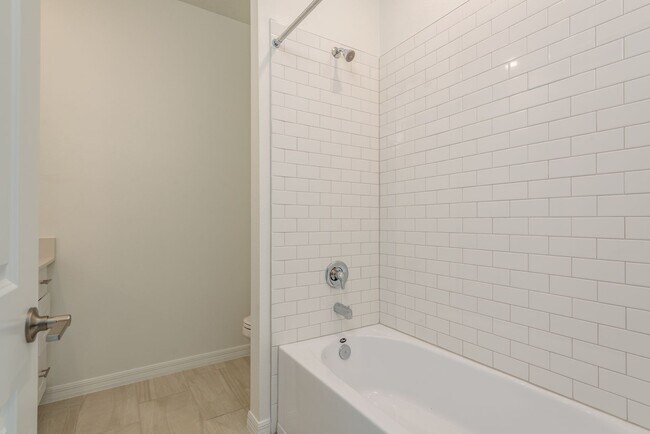 Building Photo - 18234 Pleasantview Blvd