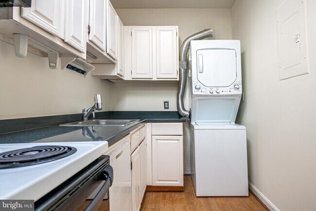 Building Photo - 1201 O St NW