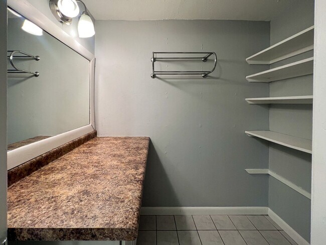 Building Photo - Pet Friendly 3BR/2BA Bungalow located in Gainesville Heights Available Mid-August!