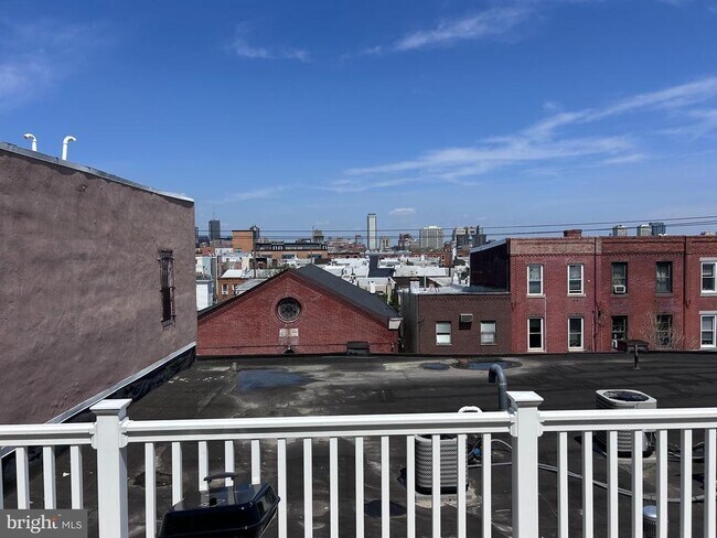 Building Photo - 1400-14 S Darien St