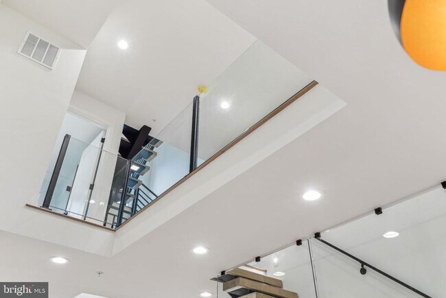 Building Photo - 1106 N Bodine St