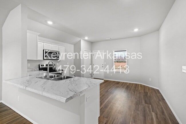 Building Photo - Beautiful and Spacious Home!