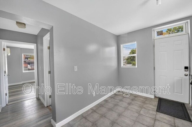 Building Photo - 1094 Oakwood Ave