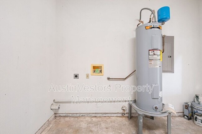 Building Photo - 1003 Canyon Edge Dr