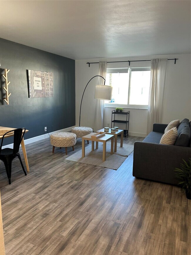 Building Photo - 1821 NE 62nd St