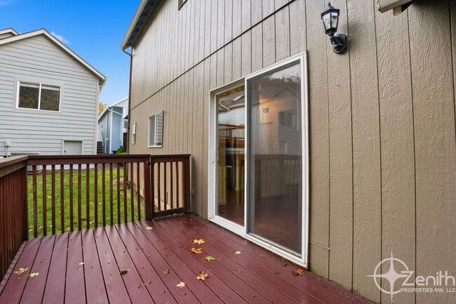 Building Photo - 419 NE 7th Ave