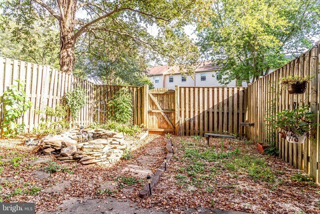 Building Photo - 9911 Whitewater Dr