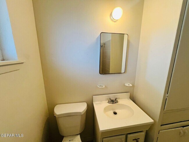 Building Photo - 9632 Montwood Dr