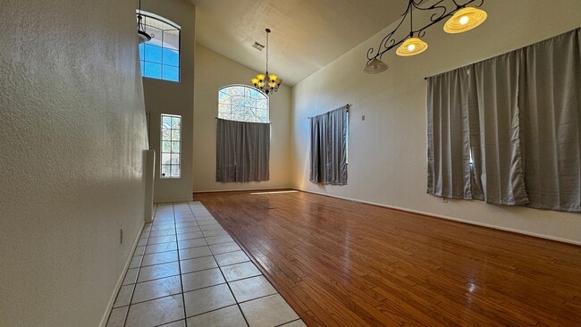 Building Photo - Eastside (Broadway and Houghton) 4 bedroom...