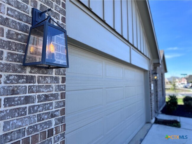 Building Photo - 300 Colthorpe Ln