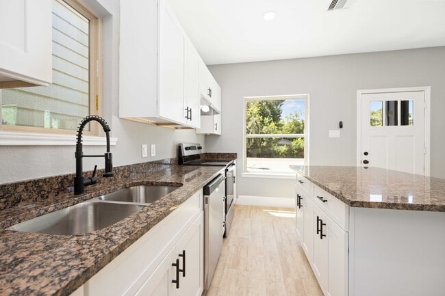 Building Photo - 4653 Mallow St