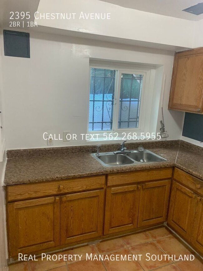 Building Photo - 2395 Chestnut Ave