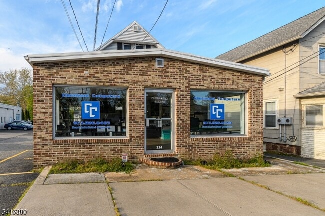 Building Photo - 114 E Main St