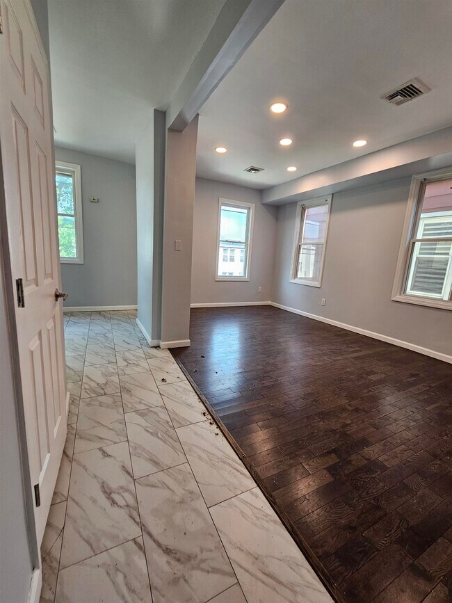 Building Photo - 222 Wilkinson Ave