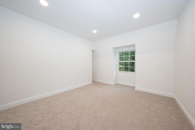 Building Photo - 4103 Laurel Dr