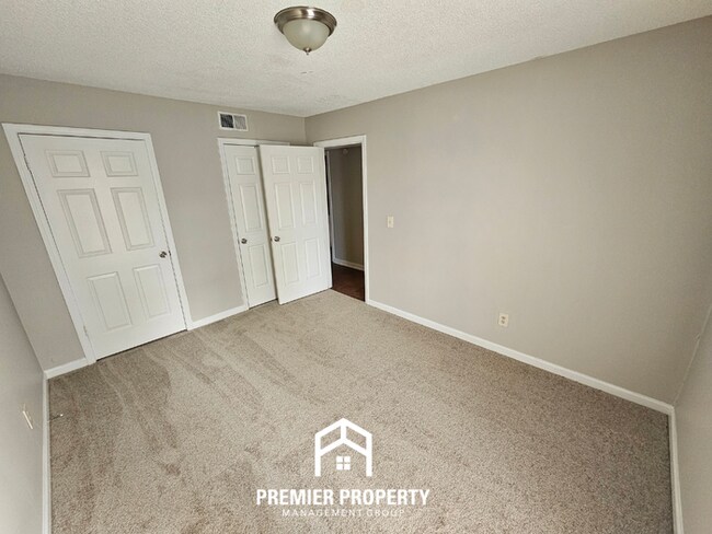 Building Photo - 6622 Amersham Dr