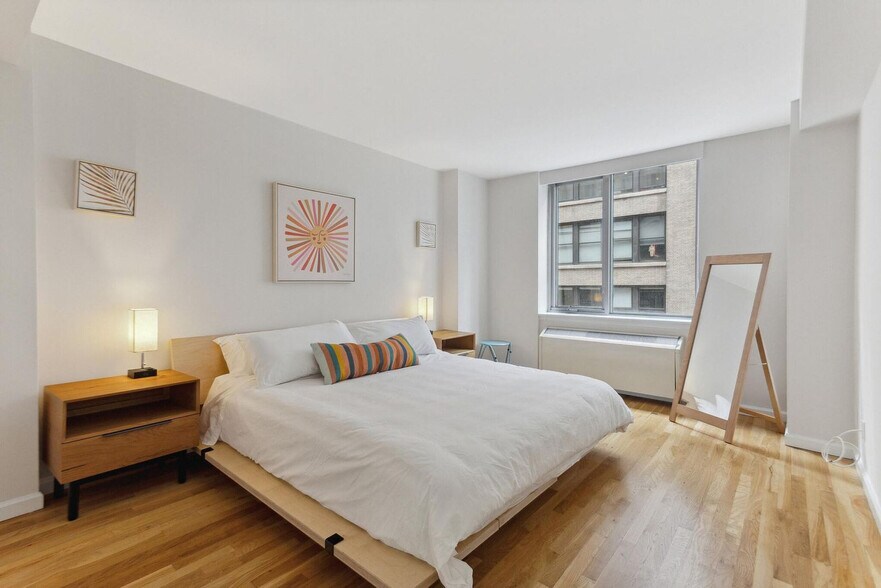 Building Photo - 120 W 21st St