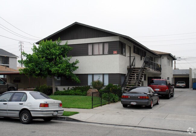 Primary Photo - 11962-11968 York Ave