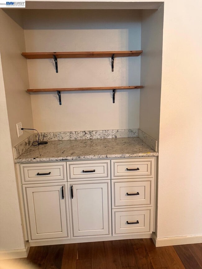 Building Photo - 320 N Civic Dr