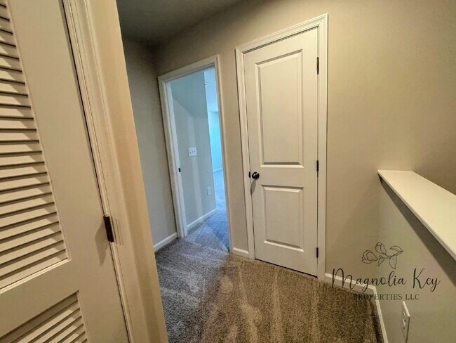 Building Photo - New 3 bed 2.5 bath Townhouse in Forestbrook