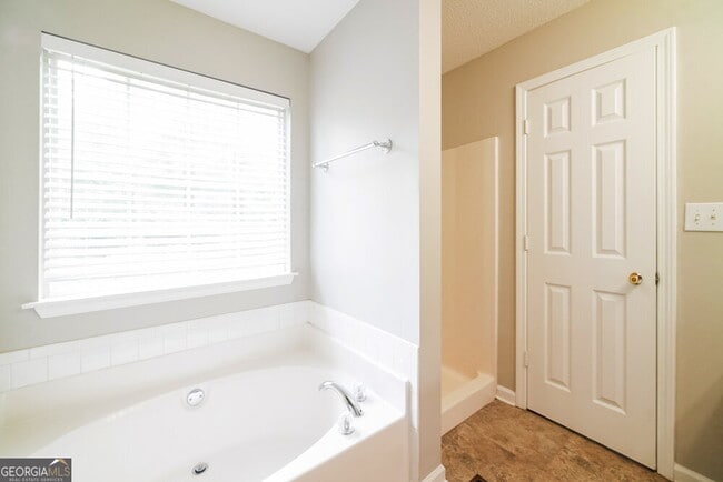 Building Photo - 5697 Newburn Ct